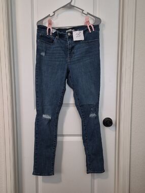 Levi's Distressed Dark Blue Skinny Jeans